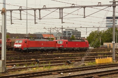DB Cargo 189087 and 193352 at Venlo DB Cargo class 189 no. 189087 with Vectron class 193 no. 193352 are stabled at Venlo on 24th July 2014.