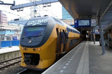 NS VIRM at Utrecht An unidentified Nederlandse Spoorwegen VIRM EMU calls at Utrecht on 6th June 2014.