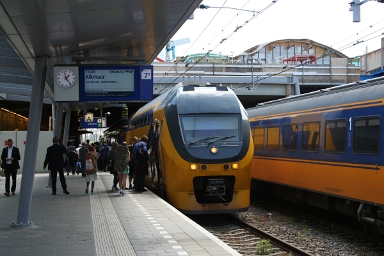 NS VIRM at Utrecht An unidentified Nederlandse Spoorwegen VIRM EMU calls at Utrecht on 6th June 2014.