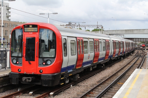 Tube 21433 at Barking